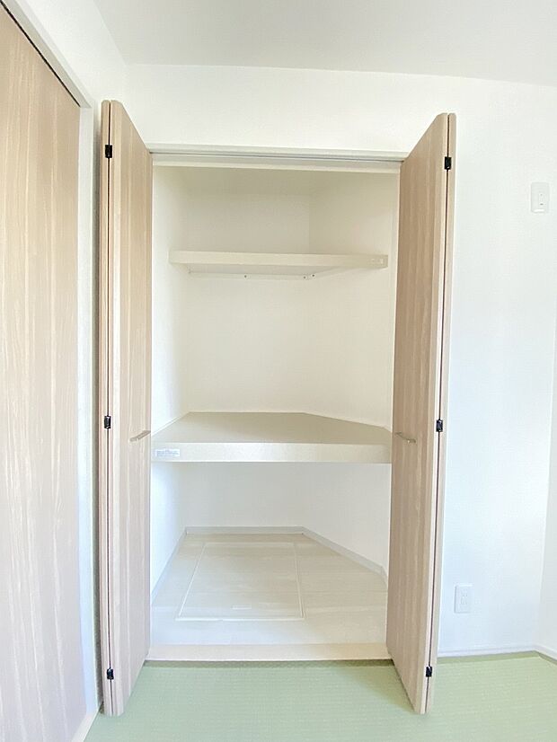 季節の収納もおまかせ。お布団も収納できる押し入れも完備されています。