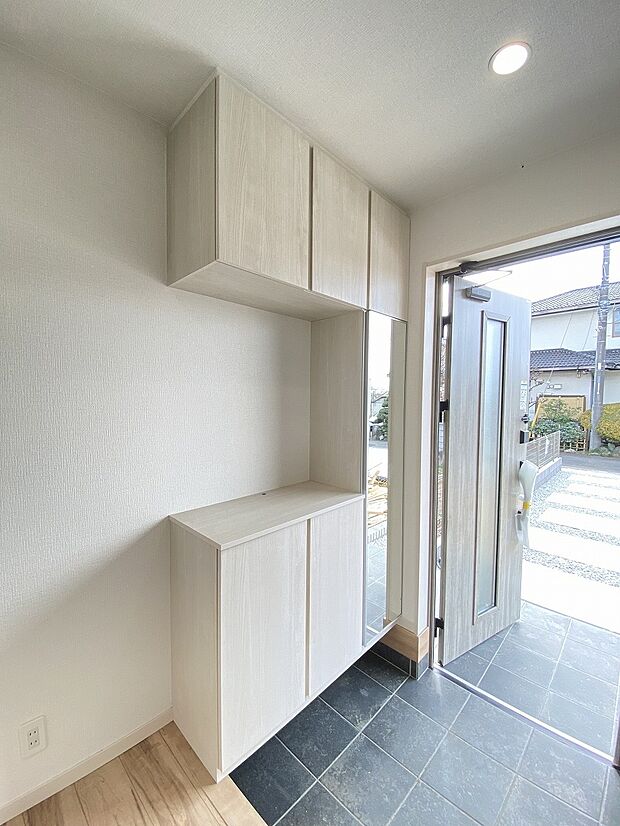 天井まで届く大容量シューズボックスで、靴の収納もラクラク