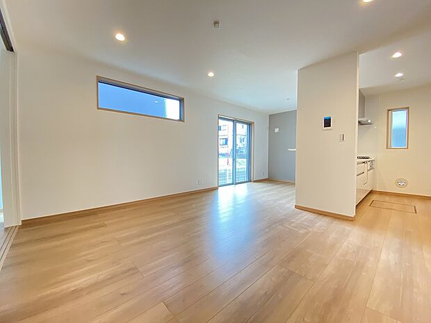 温かみのある空間で、家族の時間が心地よく流れるリビングです。