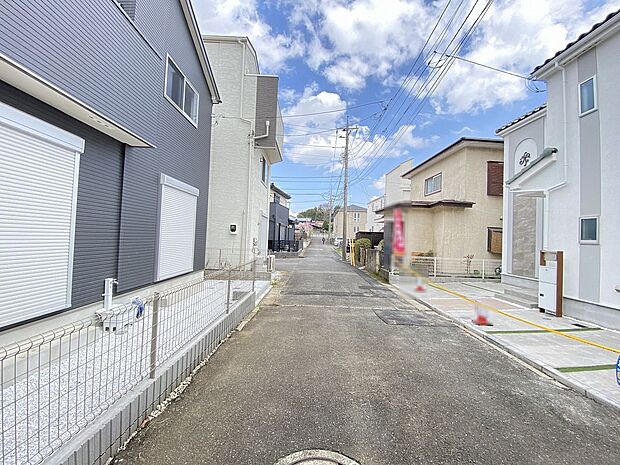 近隣は落ち着いた静かな環境。のんびりと生活していただけます。