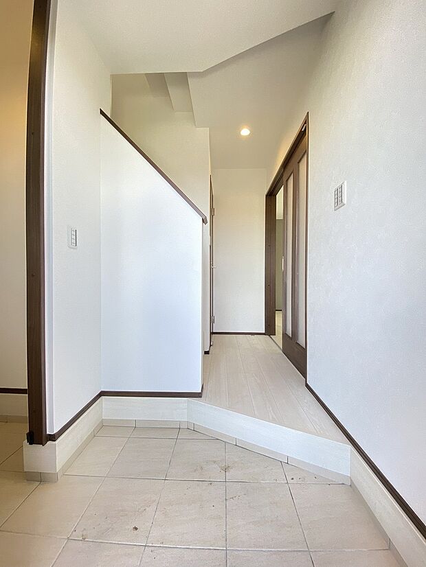 落ち着いた雰囲気の色目が、室内のカラーやデザインと調和しています。