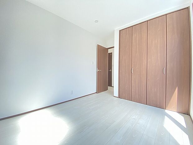 清潔感あるカラーで仕上げられた内装です。世代を問わず人気で、インテリアにも合わせやすい色調です。