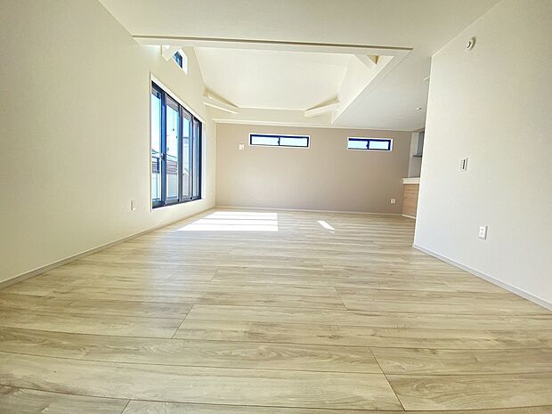 何気ない一日の一コマが積み重り、かけがえのない家族との思い出と重なっていくリビング。