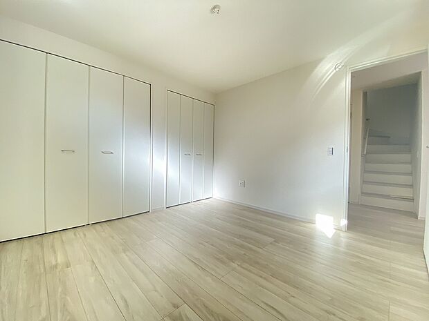 嬉しい2面採光。風と光を感じることで、季節の移ろいも感じられます。