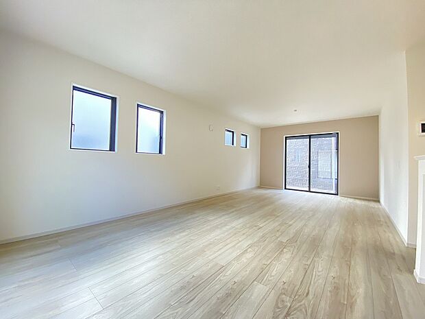 お洒落な雑貨屋さんで見つけた、あの小物やインテリアも置ける　そんな喜びをここで叶えませんか。