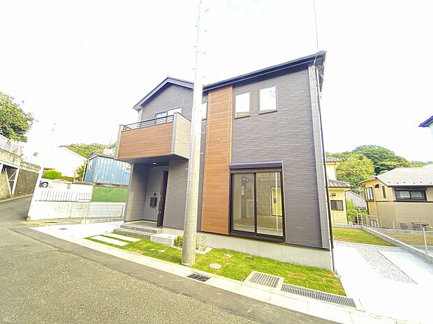 建物完成済み　すぐにご見学いただけます　LDKはゆとりある21帖