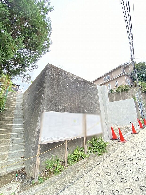 目の前に広がる開放感とゆとり、暮らしの夢を育む理想の住まいがここにはあります。