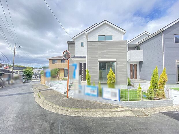 やわらかな光が差し込み、心地よい風が通り抜ける、開放感あふれる住まいです。