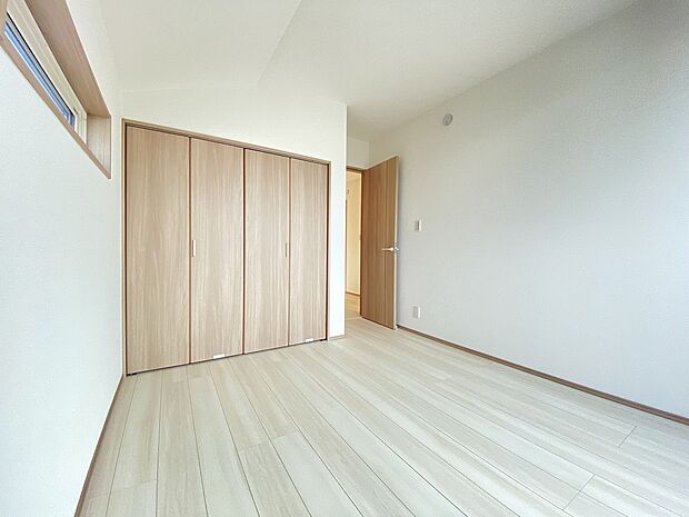 どんなカラーにも馴染む、白のクロス。雑貨や小物、家具との相性も良さそうです。