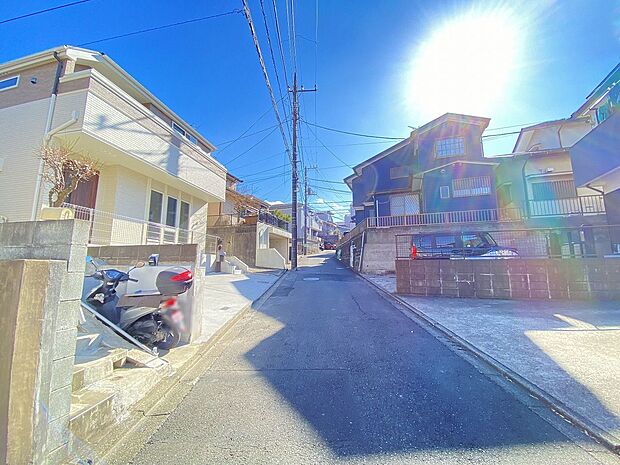 お車通りも少なく、お子様とのお散歩も安心してできる閑静な住宅街です。