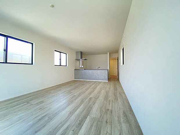 何気ない一日の一コマが積み重り、かけがえのない家族との思い出と重なっていくリビング。