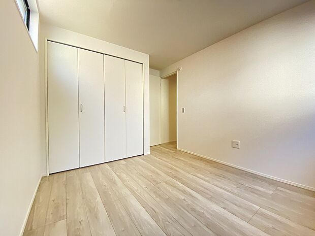 寝室の外から入ってくる心地いい風と明るい光、そして鳥の鳴き声をBGMに今日も一日が始まりそうです。