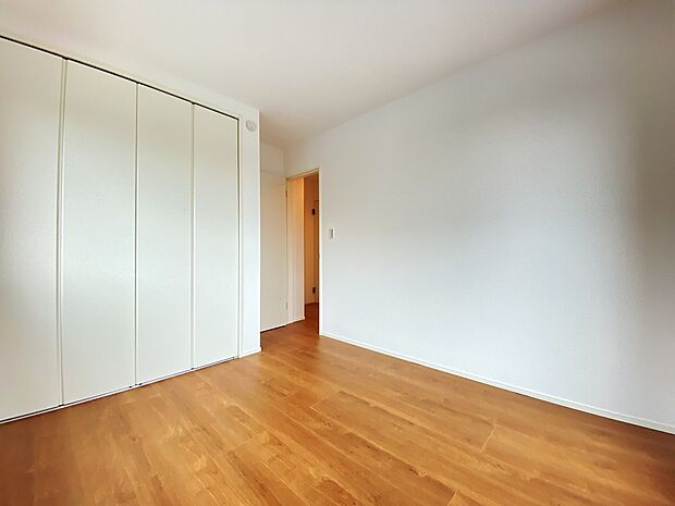 木々が風で揺れる音や、小鳥たちの鳴き声をBGMに室内でゆったりとプライベートタイムをお過ごしいただけます。