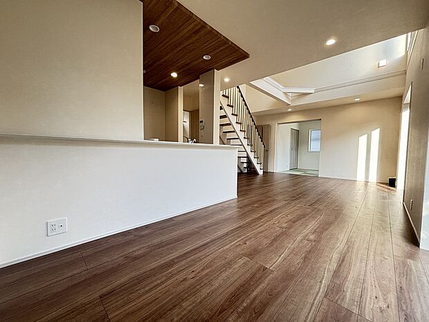 広さのあるリビング。家具選びやレイアウトの幅も広がります。