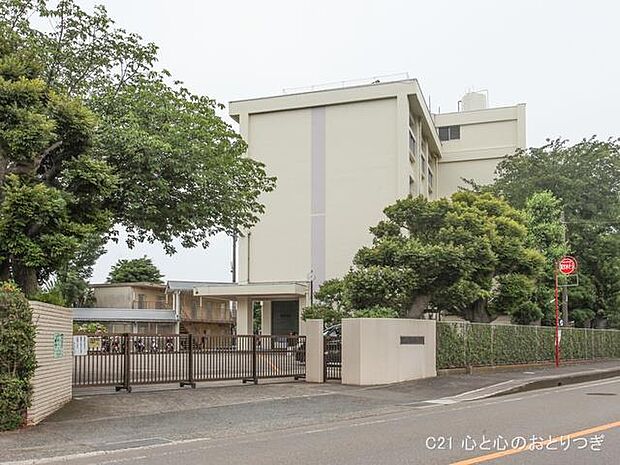 藤沢市立御所見中学校 640m