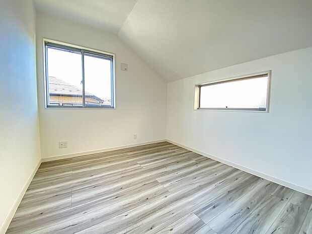 どんなカラーにも馴染む、白のクロス。雑貨や小物、家具との相性も良さそうです。