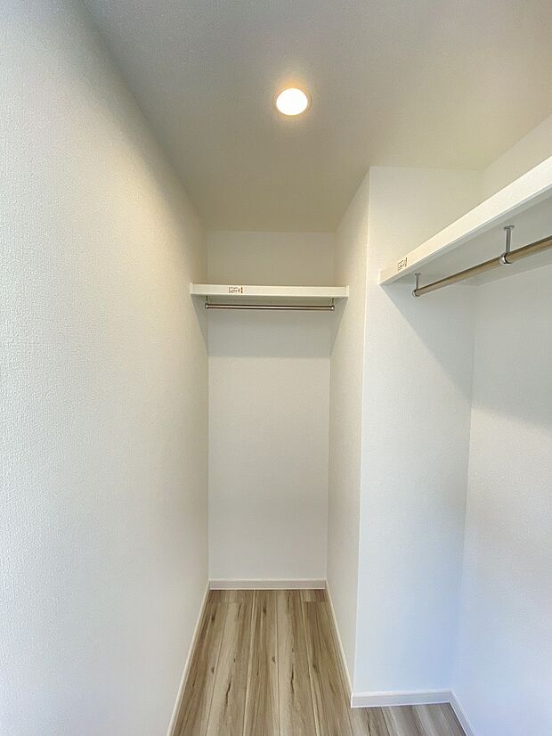 季節物の保管やキャンプ、スノーボードなど多趣味なご家族に嬉しい収納。