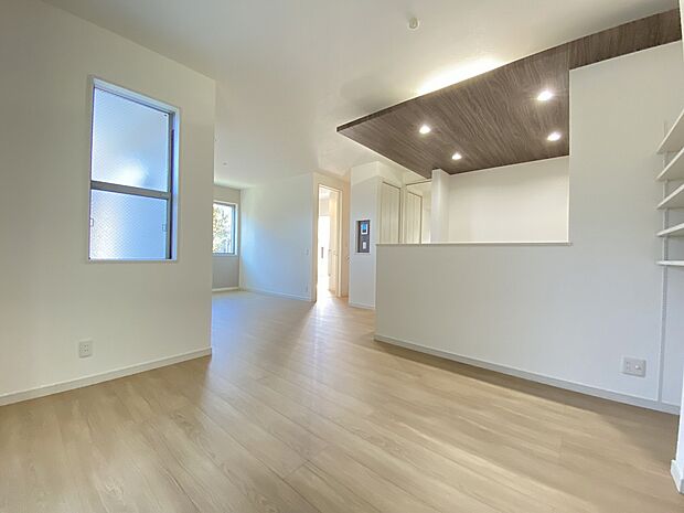 広さのあるリビング。家具選びやレイアウトの幅も広がります。