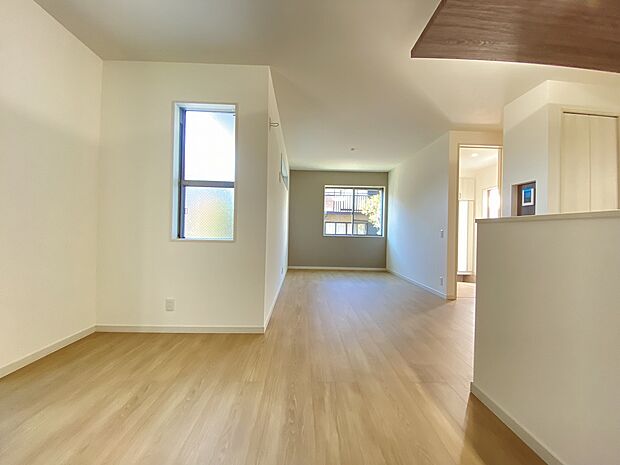 お洒落な雑貨屋さんで見つけた、あの小物やインテリアも置ける　そんな喜びをここで叶えませんか。