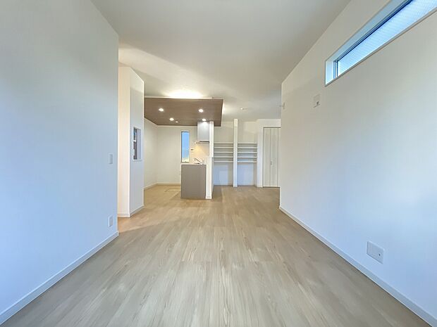 何気ない一日の一コマが積み重り、かけがえのない家族との思い出と重なっていくリビング。