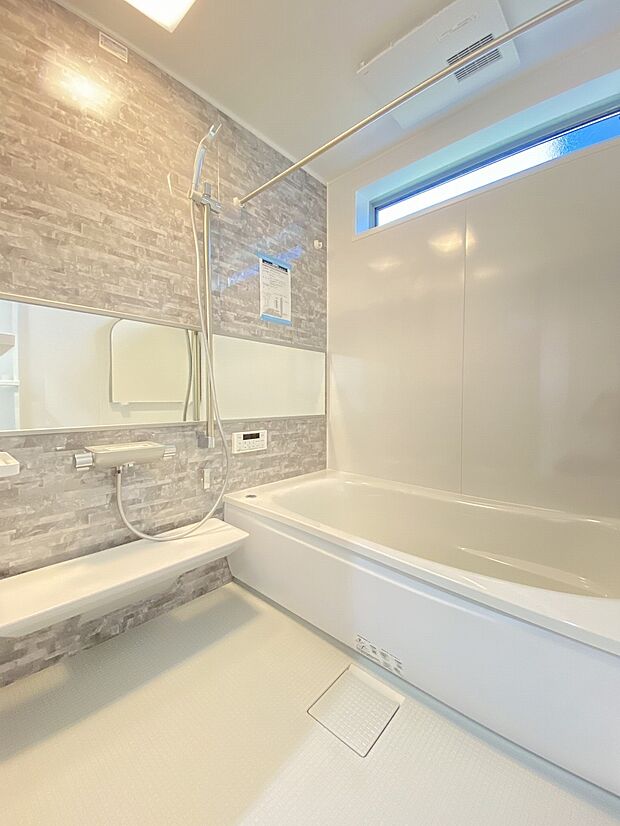 落ち着いた色合いで疲れた体を癒してくれる、贅沢な寛ぎ空間です。