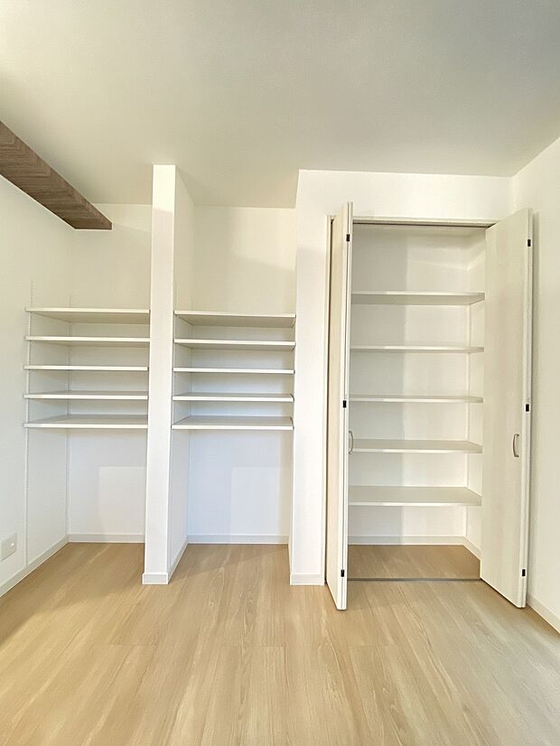 パントリー付きのキッチンで収納も困りません