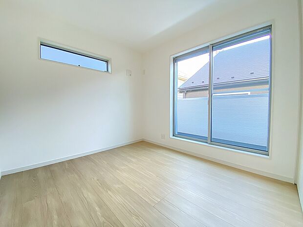 嬉しい2面採光。風と光を感じることで、季節の移ろいも感じられます。