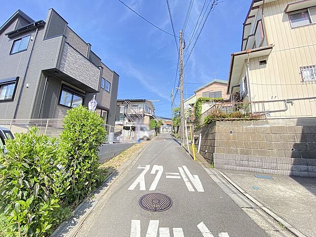 近隣は落ち着いた静かな環境。のんびりと生活していただけます。