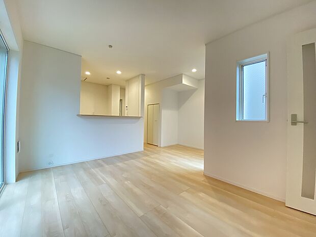 広さのあるリビング。家具選びやレイアウトの幅も広がります。