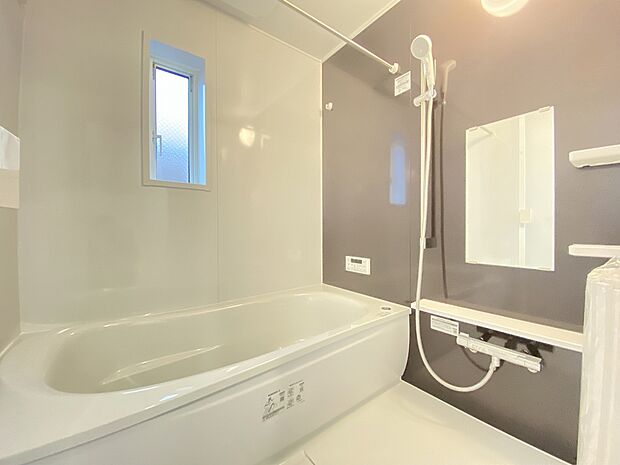 広々した浴室。お子様と一緒に今日の出来事をゆっくり話しながらバスタイムを楽しめます。