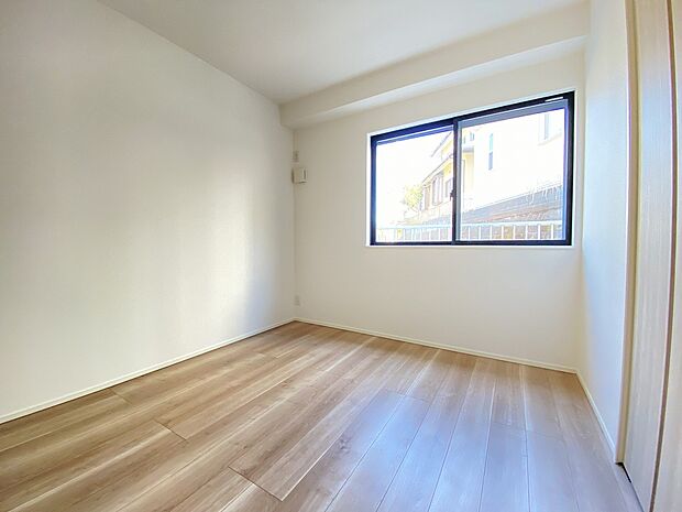 建具の色合いが、お部屋の雰囲気に上質感を生み出します。