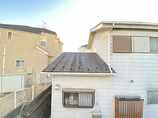 澄み渡る青空の下、ご家族との新しい暮らしがここから始まります。