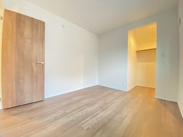 全居室フローリング。ちょっと汚れた時もすぐに拭き取れます。清潔さも長持ち