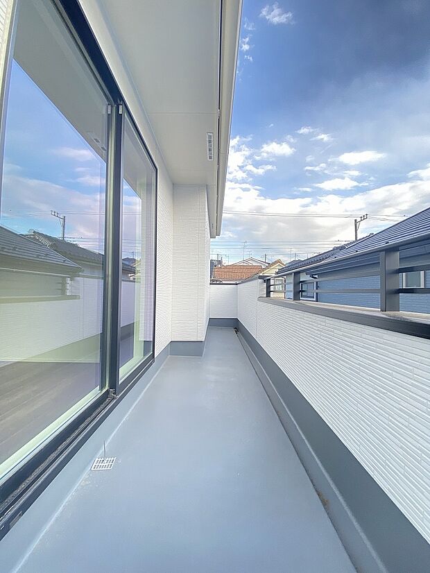 目の前に広がる開放感とゆとり、暮らしの夢を育む理想の住まいがここにはあります。