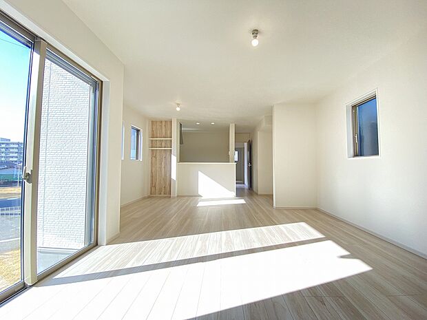 何気ない一日の一コマが積み重り、かけがえのない家族との思い出と重なっていくリビング。