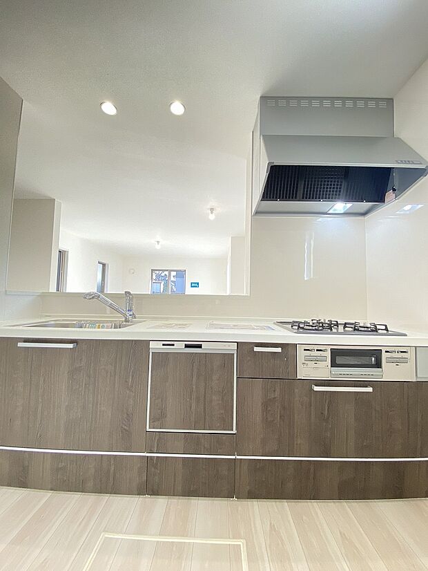 キッチンスペースも広いのでお子様といっしょに楽しくお料理もできます。