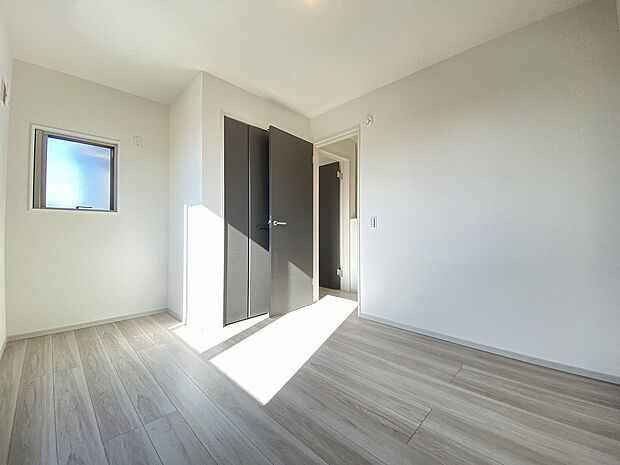 お洒落な雑貨屋さんで見つけた、あの小物やインテリアも置ける　そんな喜びをここで叶えませんか。