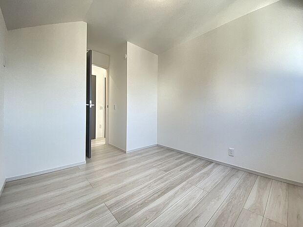 どんなカラーにも馴染む、白のクロス。雑貨や小物、家具との相性も良さそうです。