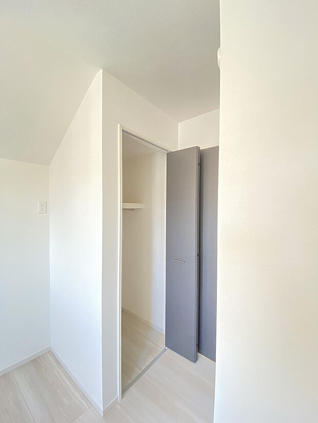 お部屋ごとに設けた収納は使いやすさへのこだわりです。