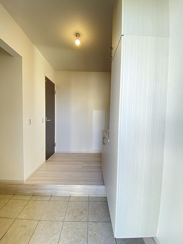 玄関から入ってくる爽やかな風と優しい光、鳥の鳴き声がＢＧＭとして流れてくる玄関。