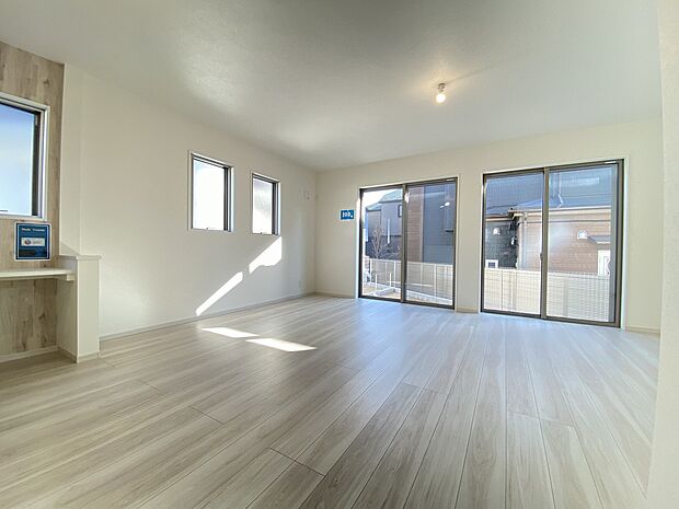 何気ない一日の一コマが積み重り、かけがえのない家族との思い出と重なっていくリビング。