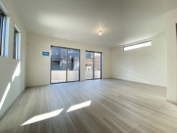 広さのあるリビング。家具選びやレイアウトの幅も広がります。