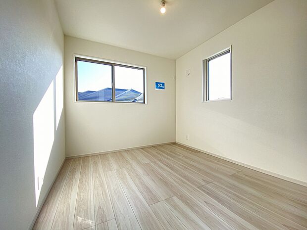 テイストやカラーを変えて、楽しいお部屋作りをお楽しみください