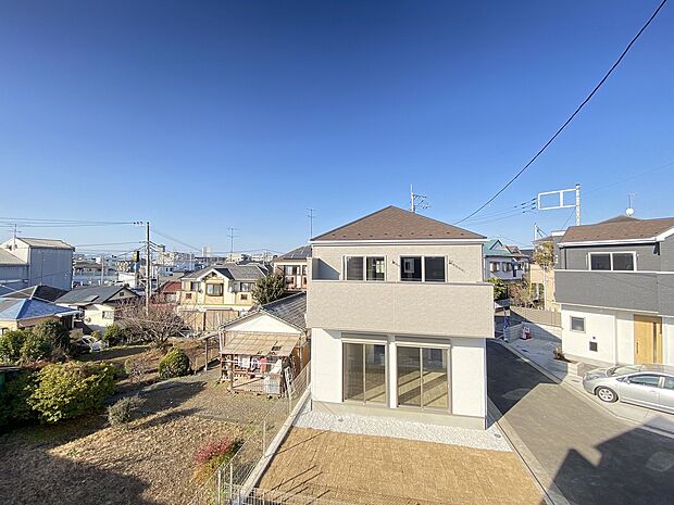 澄み渡る青空、ご家族との未来を育む新しい生活がここから始まります。