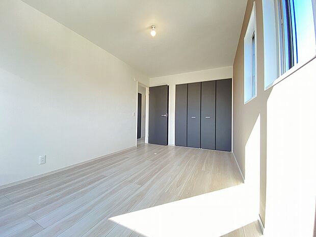 ゆったりとした安らぎに包まれる、静かな寝室。