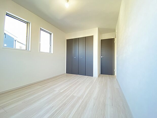 明るく風通しもよい子供部屋です。創造力と集中力が育つ、ワクワクの場所。