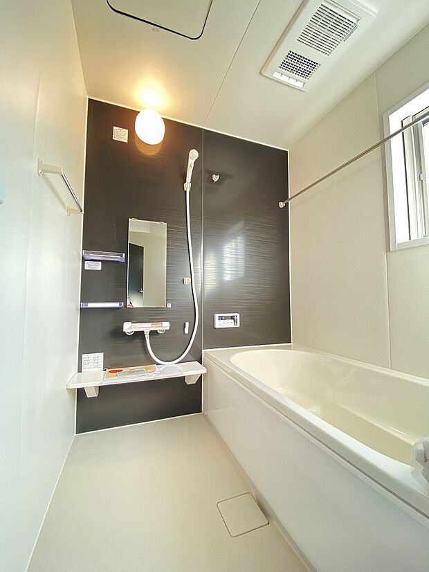 一日の終わりに静かに包まれる癒しの空間。ご家族皆様おくつぎいただけます。