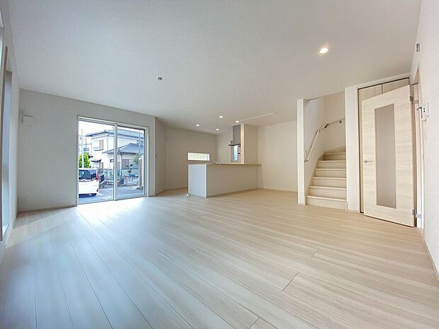 広さのあるリビング。家具選びやレイアウトの幅も広がります。