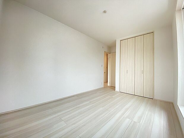 どんなカラーにも馴染む、白のクロス。雑貨や小物、家具との相性も良さそうです。