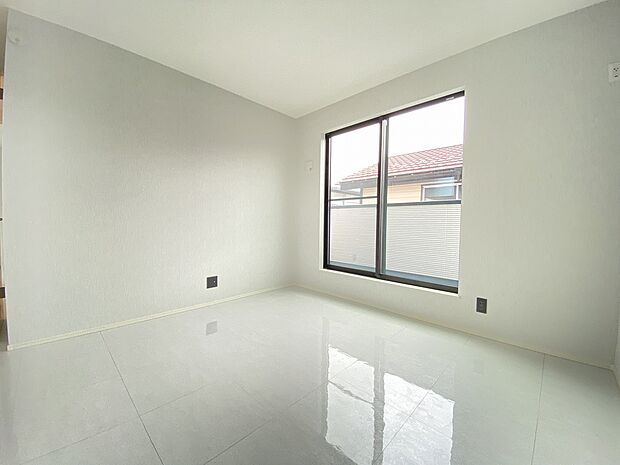 お好みのカーテンやラグで、自分好みにカスタマイズ